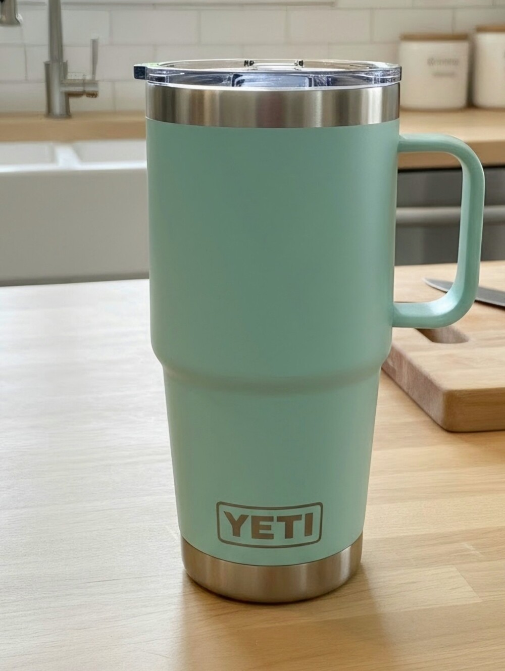YETI Rambler w/Handle 25oz. Sea Foam Colorway Travel Mug w/ Mag Slide Lid.